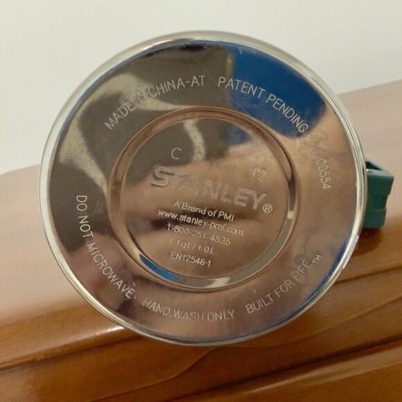 Stanley Thermos With Stanley Classic Series Legendary Vacuum Insulated Mug - Picture 4 of 8